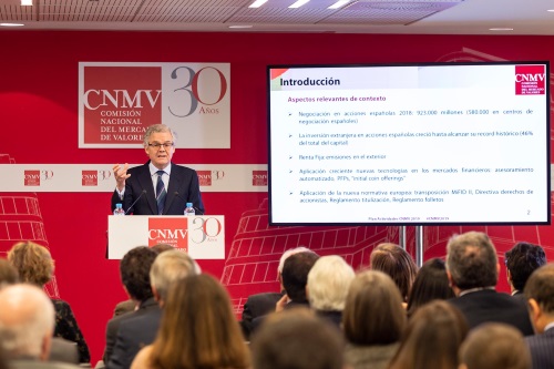  Imagen de Sebastián Albella, presidente de la CNMV en un momento de la presentación (se abrirá ventana nueva)